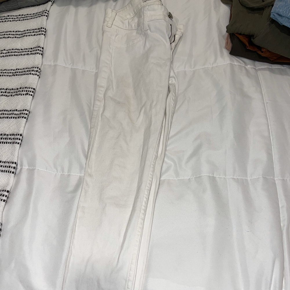 Hollister Super Skinny Jeans. White. Size 1R